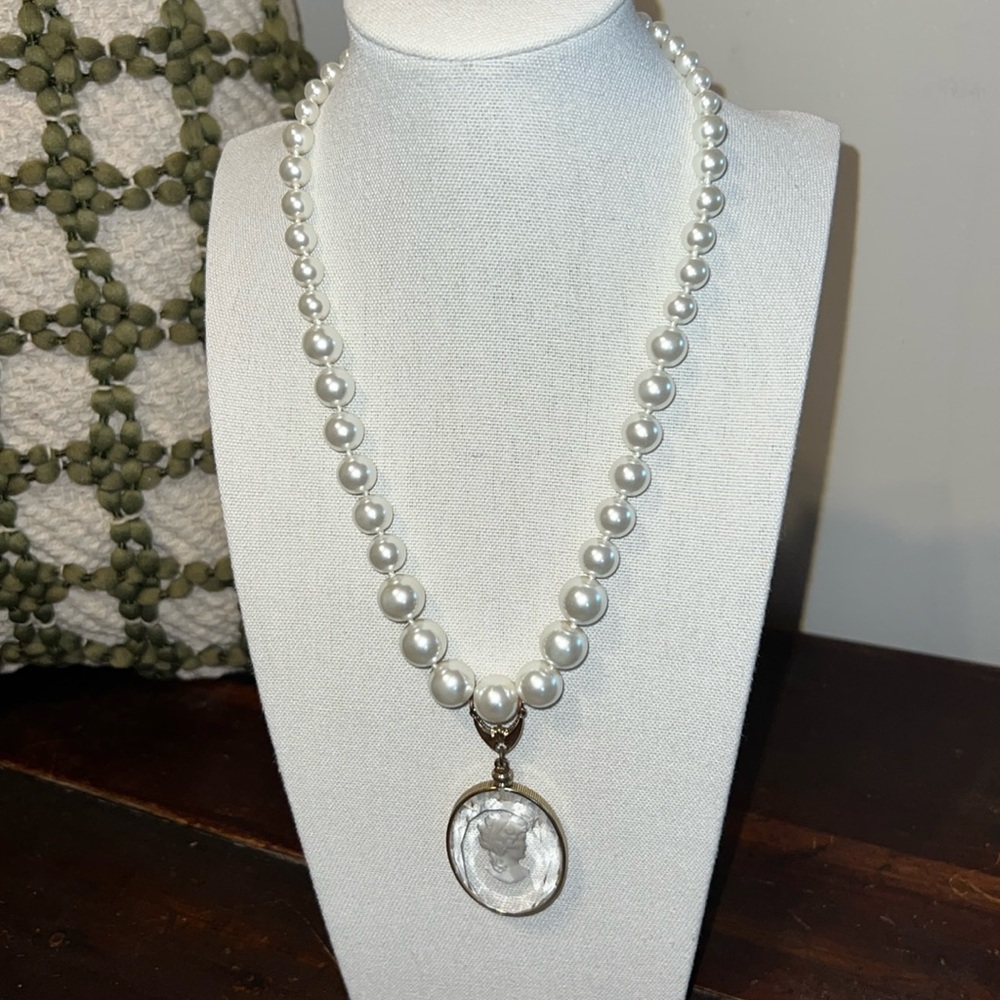 Mark Edge Vintage Hand Knotted Bohemian Pear Cameo.  NWT.